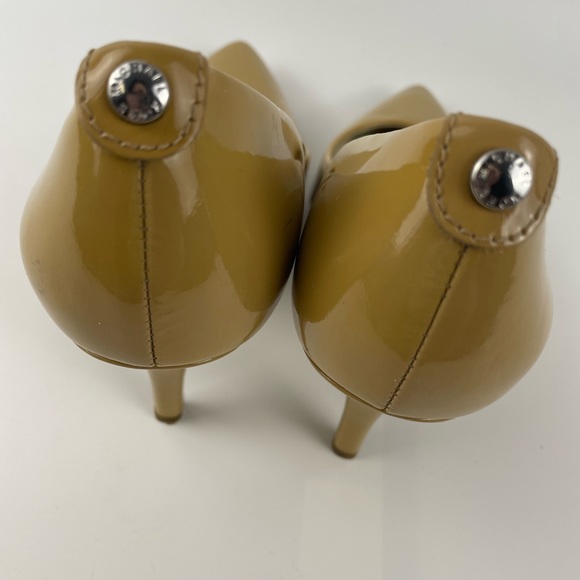 MICHAEL Michael Kors Patent Leather Pointed Toe Heel Pumps 6 Mustard - Picture 6 of 16